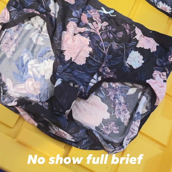 Bras - Picture 3 of 5